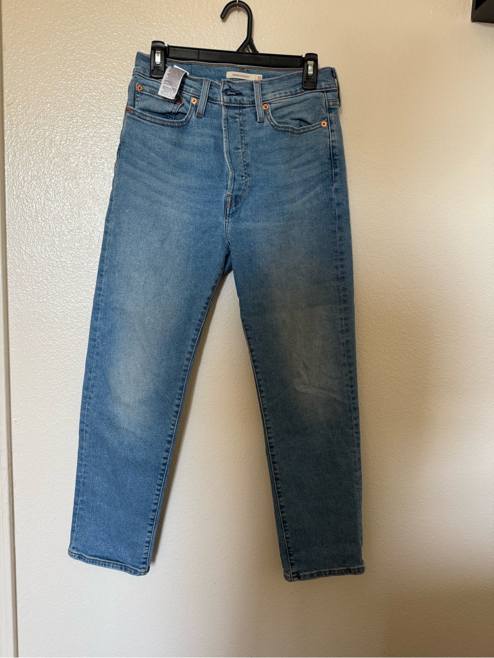 2 Levi's Women's Slim Straight Jeans - Light Blue Wash and Dark blue